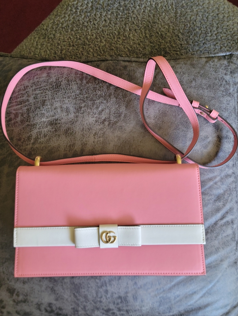 GUCCI JAPAN EXCLUSIVE LIKE NEW. BOW CROSSBODY